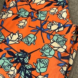 LAST CHNACE! Lularoe Tall and Curvy Leggings